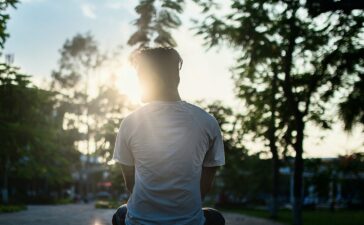 STOP EXPECTING TOO MUCH FROM YOUR FRIENDS