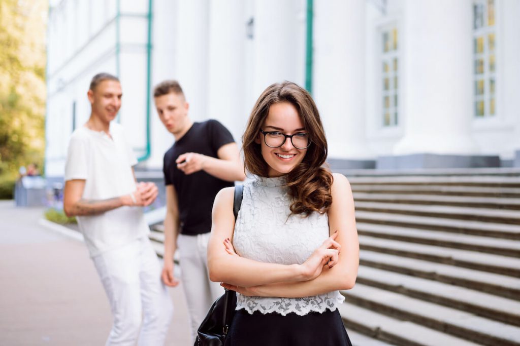 How to handle your crush on a girl: Manage your feelings 