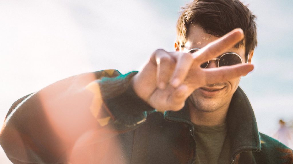 HELP YOUR GUY FRIEND THROUGH A BREAKUP